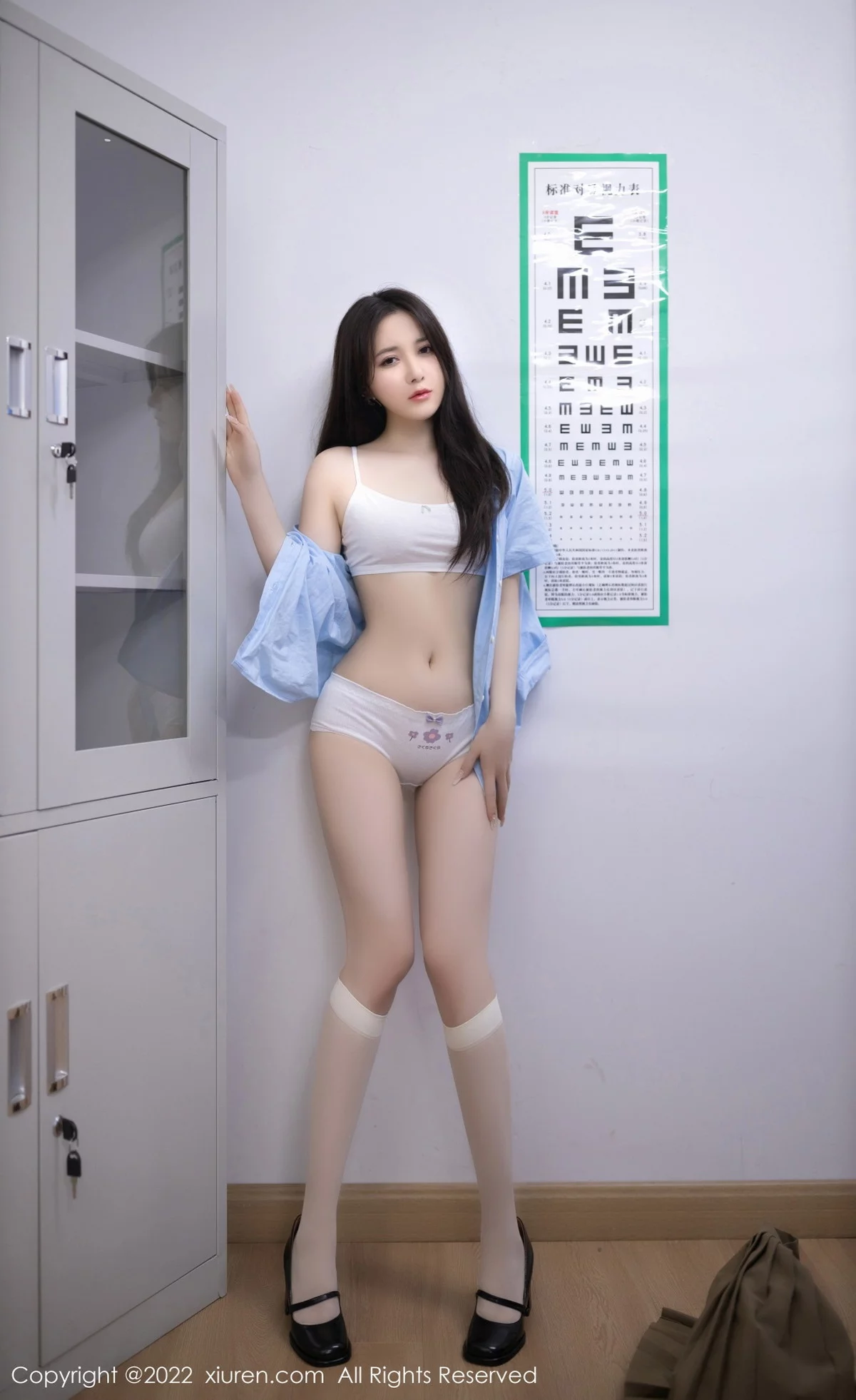 [[XiuRen秀人网]秀人网]No.5882_模特鱼子酱Fish入学体检主题性感蓝T配短裙露白色内衣诱惑写真67P