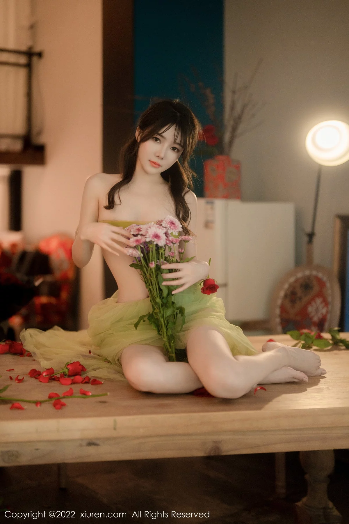 [[XiuRen秀人网]秀人网]No.5875_模特婠婠么私房性感淡绿色连衣裙秀曼妙身姿白嫩美腿诱惑写真85P