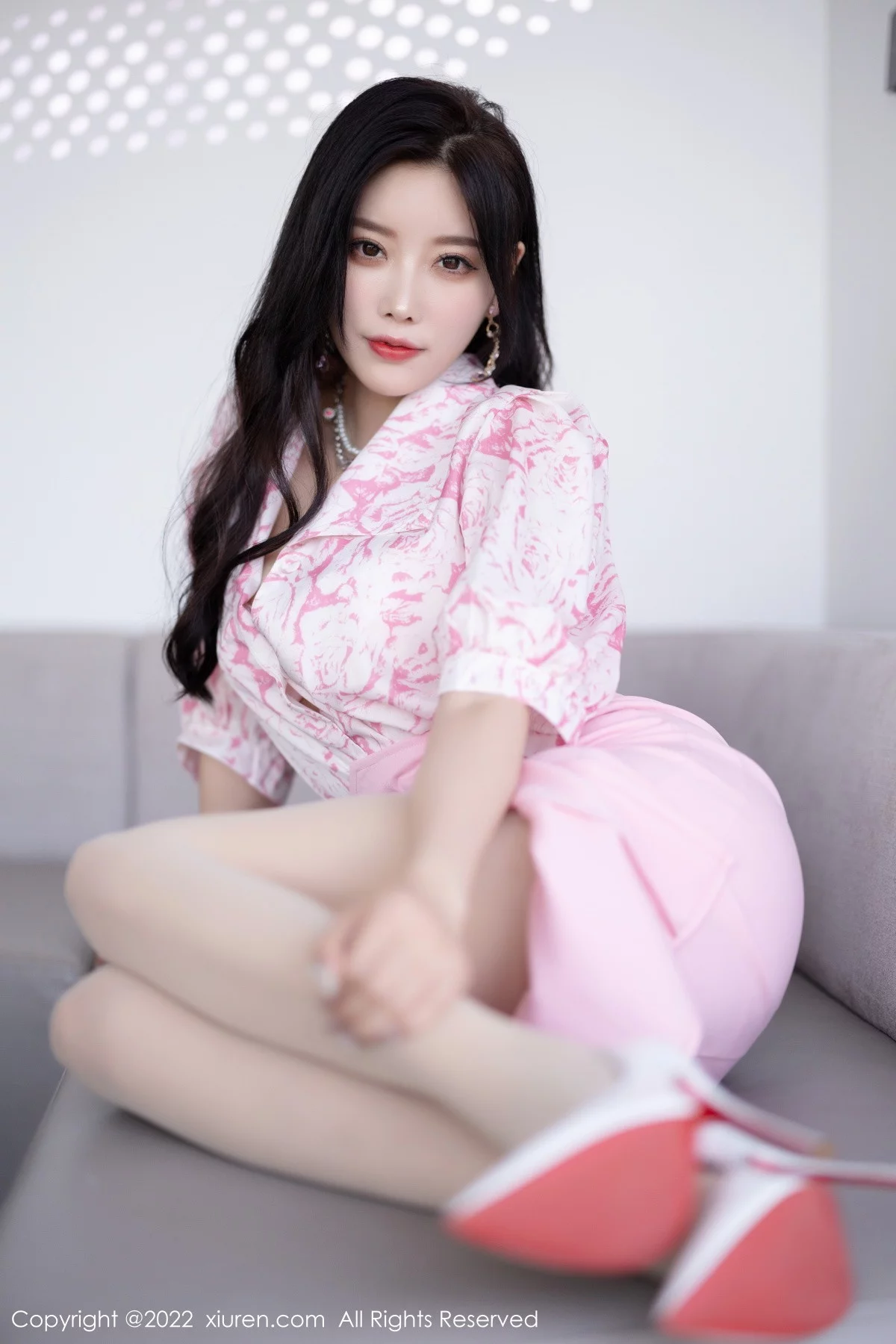 [[XiuRen秀人网]秀人网]No.5927_女神杨晨晨Yome脱性感粉色上衣露白色内衣秀丰腴身材诱惑写真87P