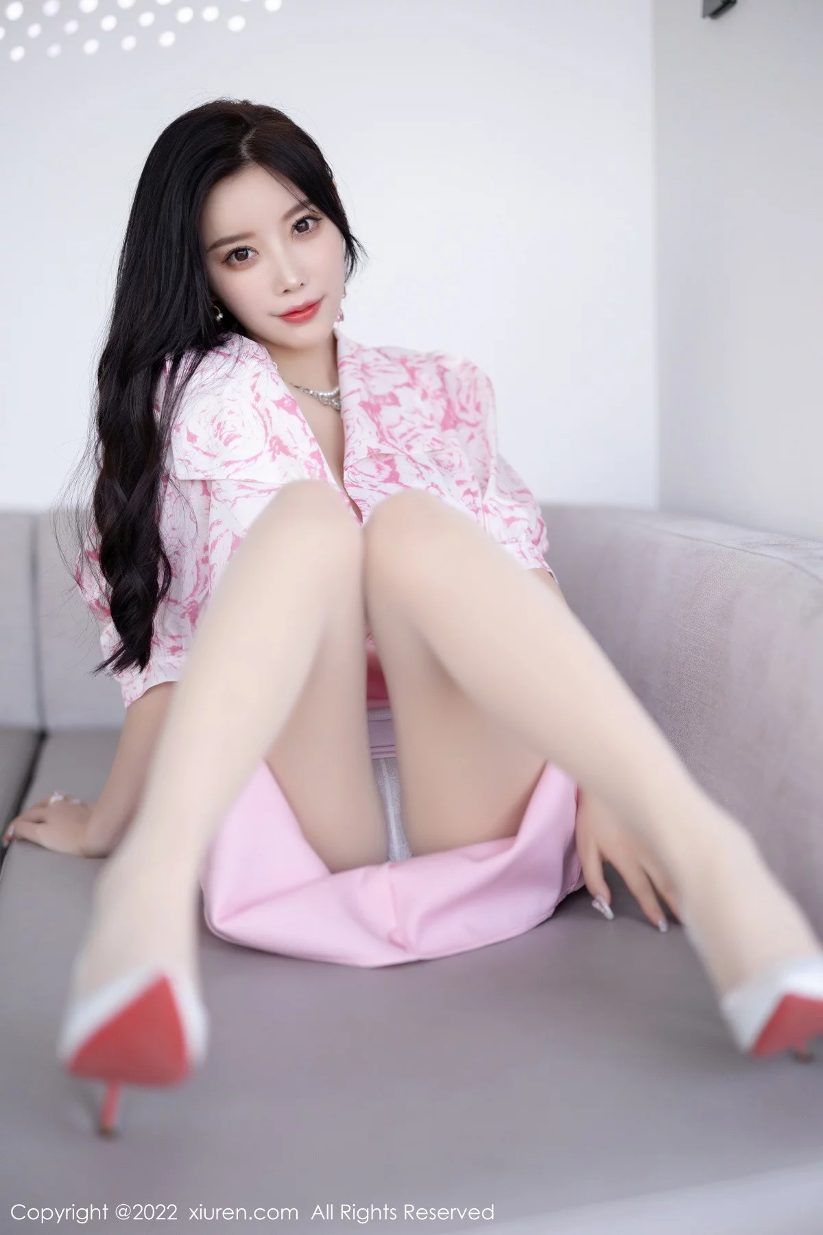 [[XiuRen秀人网]秀人网]No.5927_女神杨晨晨Yome脱性感粉色上衣露白色内衣秀丰腴身材诱惑写真87P