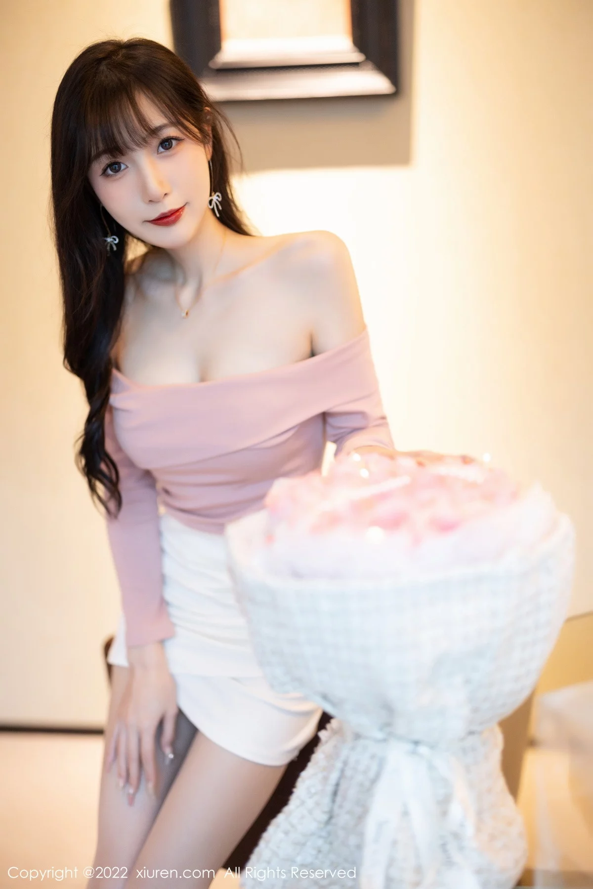 [[XiuRen秀人网]秀人网]No.5934_模特林星阑紫色露肩上衣配白短裙露蕾丝内衣开档肉丝诱惑写真81P