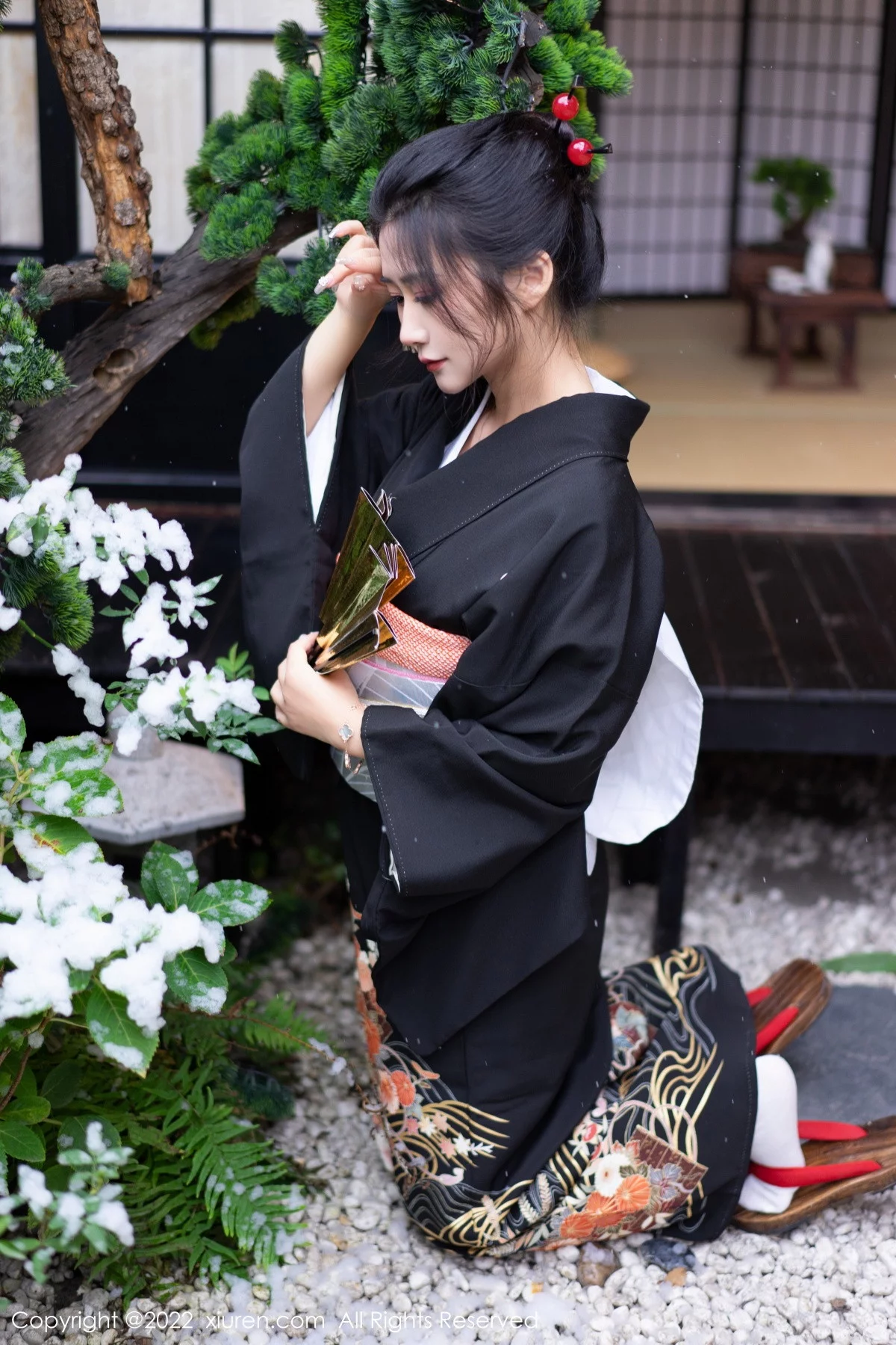 [[XiuRen秀人网]秀人网]No.5932_模特laura阿姣性感深色日式和服半脱秀柔美身材迷人诱惑写真74P