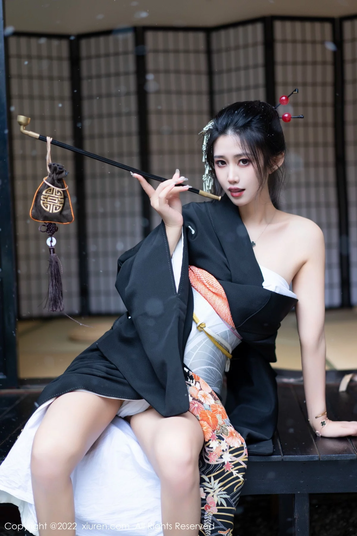 [[XiuRen秀人网]秀人网]No.5932_模特laura阿姣性感深色日式和服半脱秀柔美身材迷人诱惑写真74P