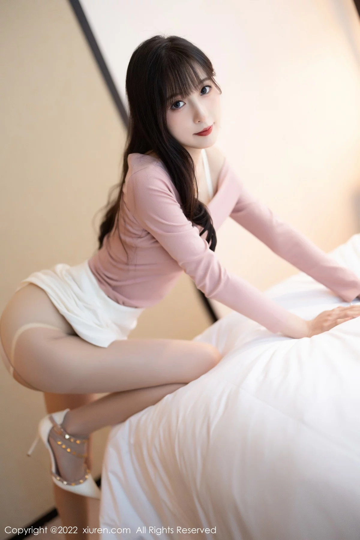 [[XiuRen秀人网]秀人网]No.5934_模特林星阑紫色露肩上衣配白短裙露蕾丝内衣开档肉丝诱惑写真81P