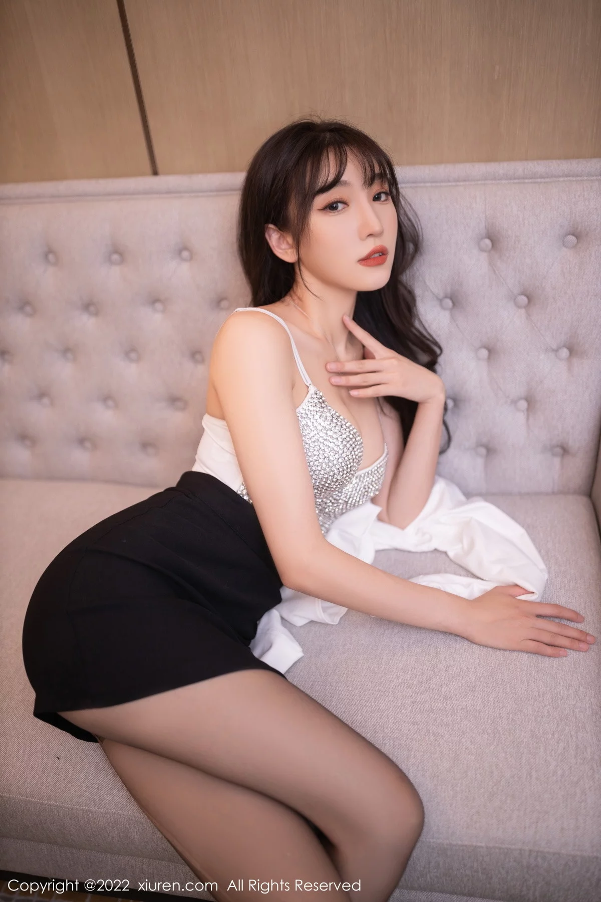 [[XiuRen秀人网]秀人网]No.5940_模特陆萱萱白色上衣配黑色短裙露性感镶砖内衣迷人诱惑写真78P