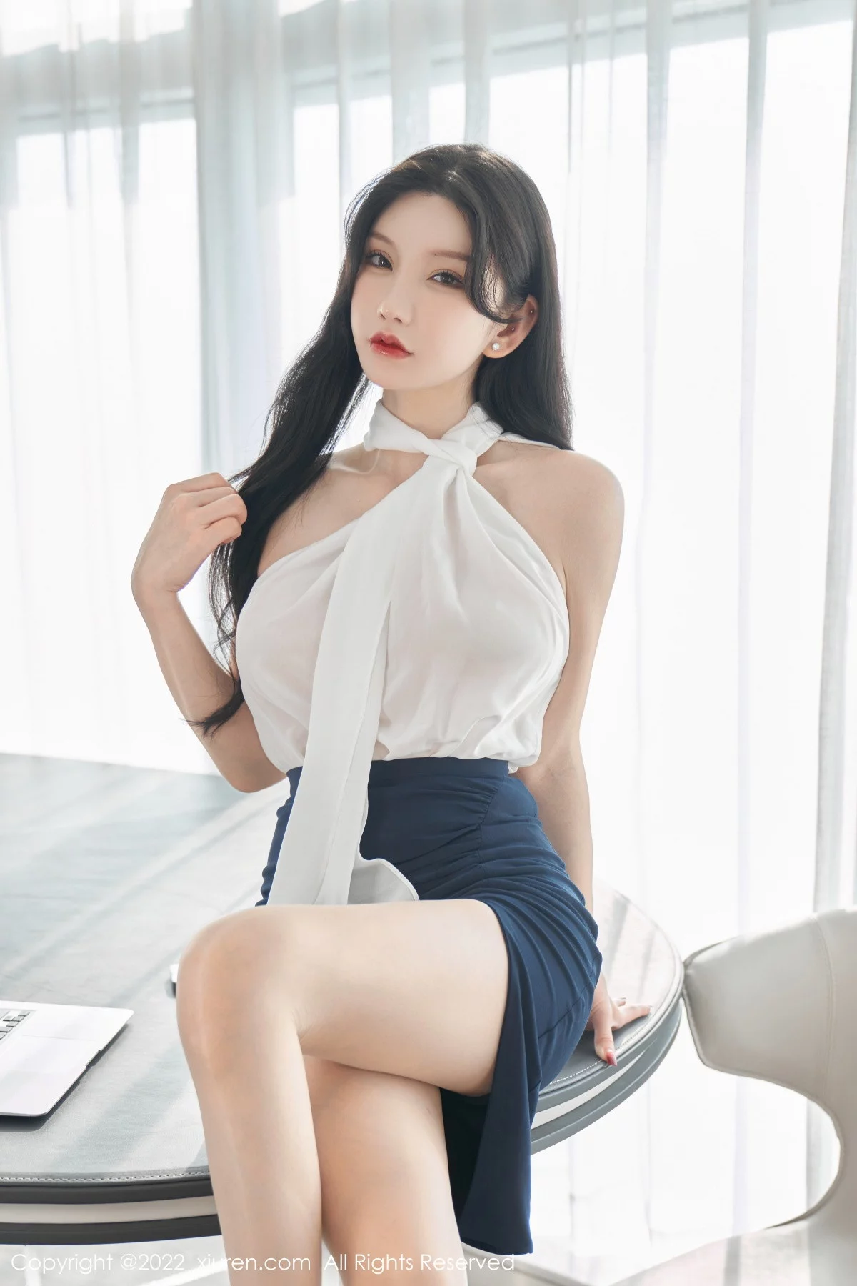 [[XiuRen秀人网]秀人网]No.5948_女神周于希Sally女秘书主题白色轻透衣配黑短裙秀翘臀诱惑写真70P