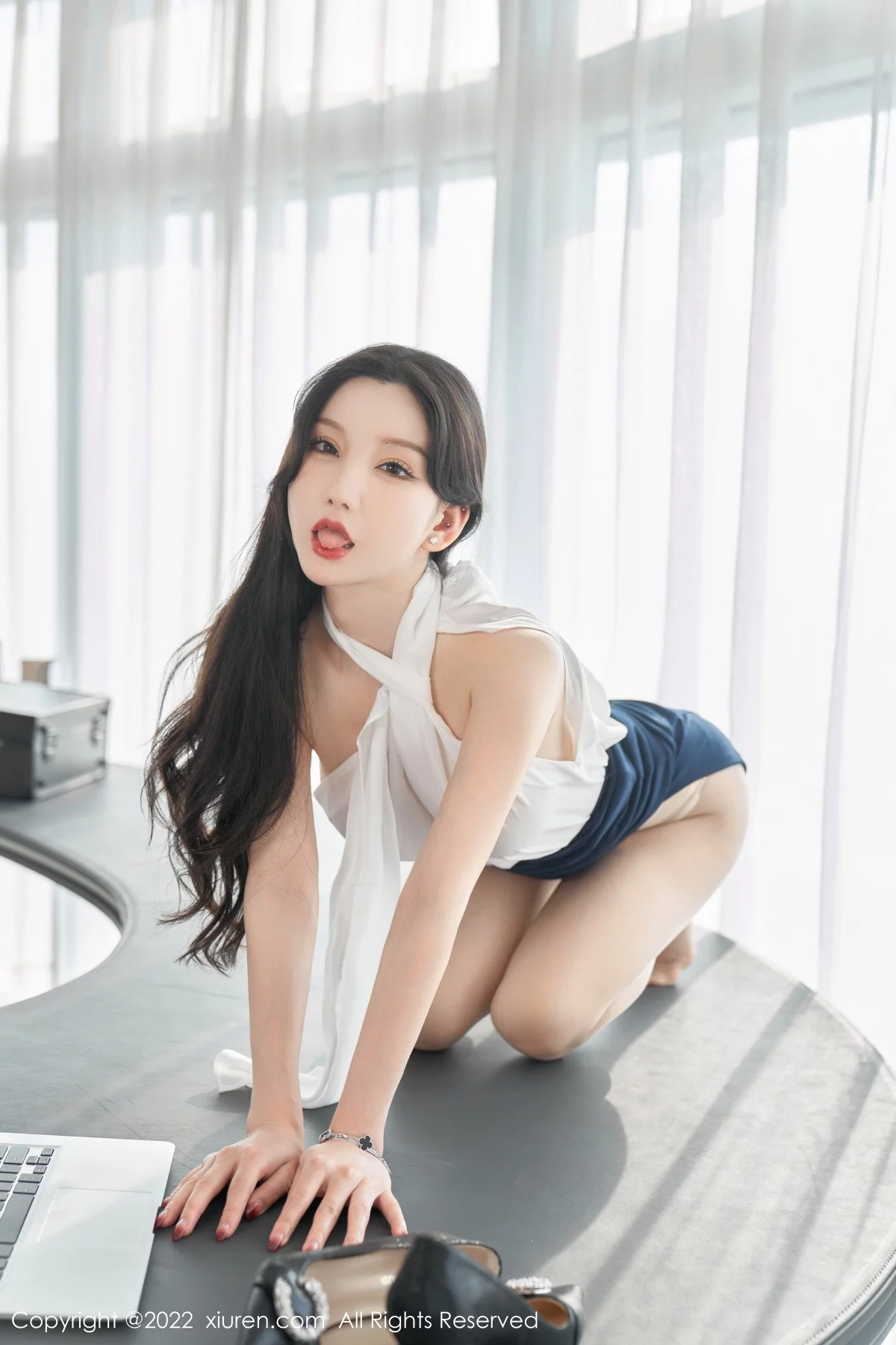[[XiuRen秀人网]秀人网]No.5948_女神周于希Sally女秘书主题白色轻透衣配黑短裙秀翘臀诱惑写真70P
