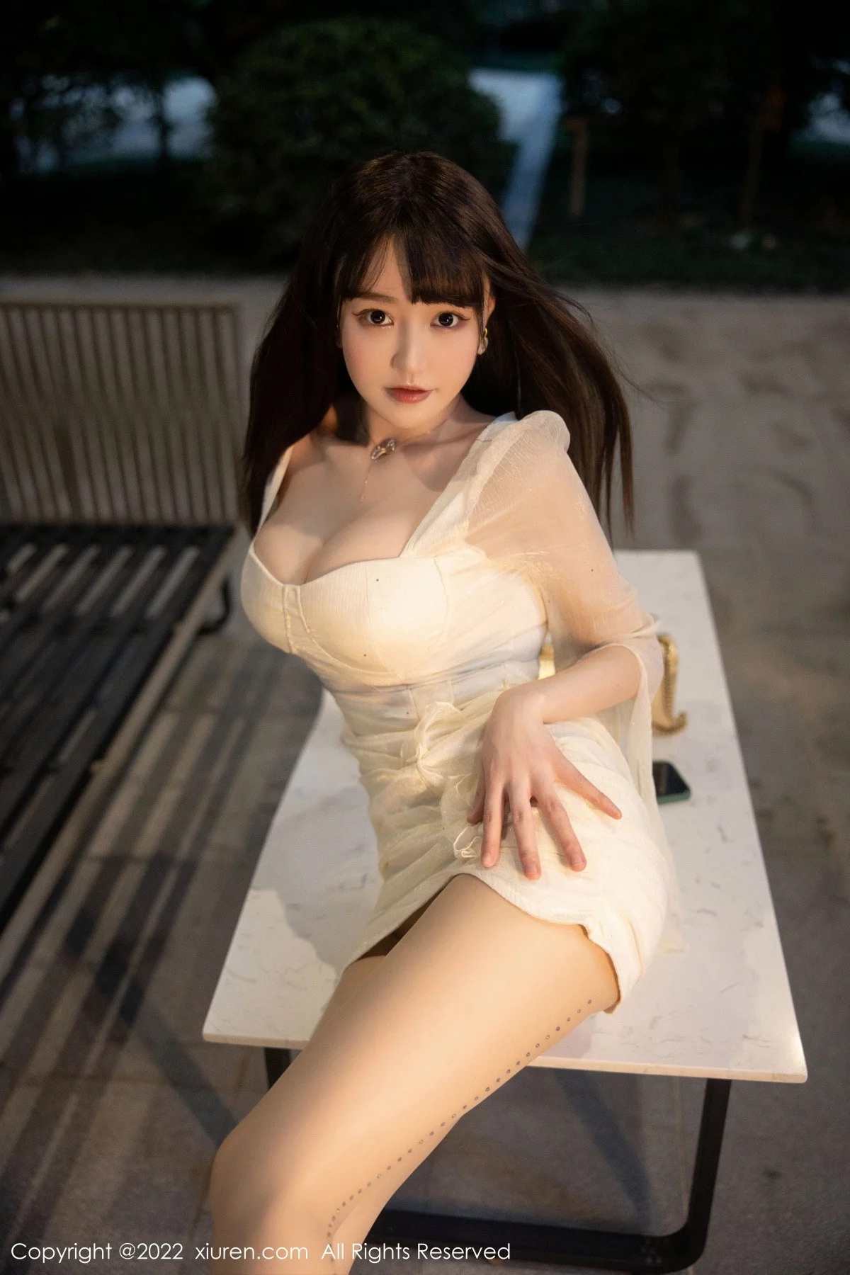 [[XiuRen秀人网]秀人网]No.5958_女神朱可儿Flora性感白色礼裙配超薄无内肉丝秀丰满身材诱惑写真75P