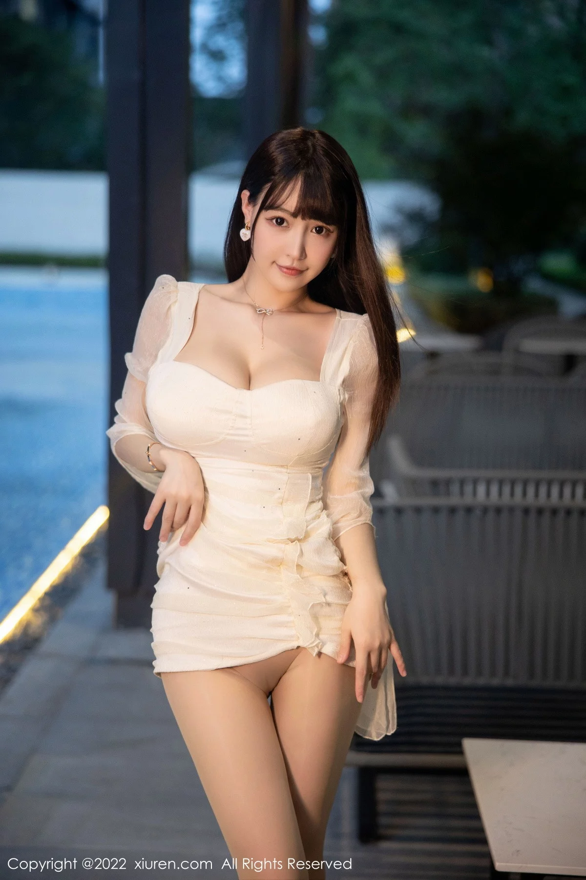 [[XiuRen秀人网]秀人网]No.5958_女神朱可儿Flora性感白色礼裙配超薄无内肉丝秀丰满身材诱惑写真75P