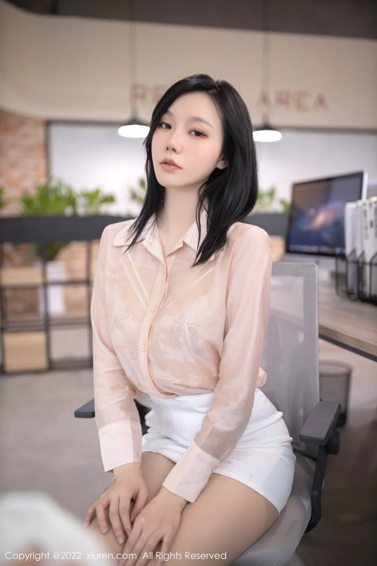 [[XiuRen秀人网]秀人网]No.5960_模特安然anran浅色上衣配白色短裙露蕾丝内衣原色丝袜诱惑写真82P