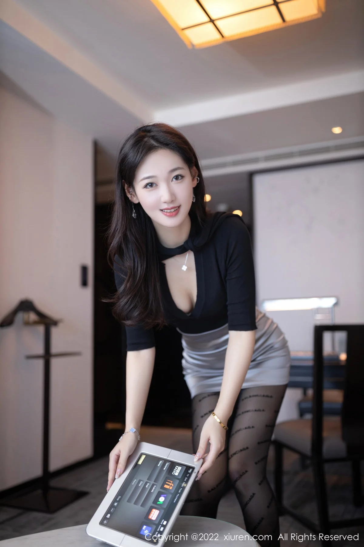 [[XiuRen秀人网]秀人网]No.5887_模特唐安琪秘书角色黑色收身衣配银色短裙秀曼妙身姿诱惑写真78P