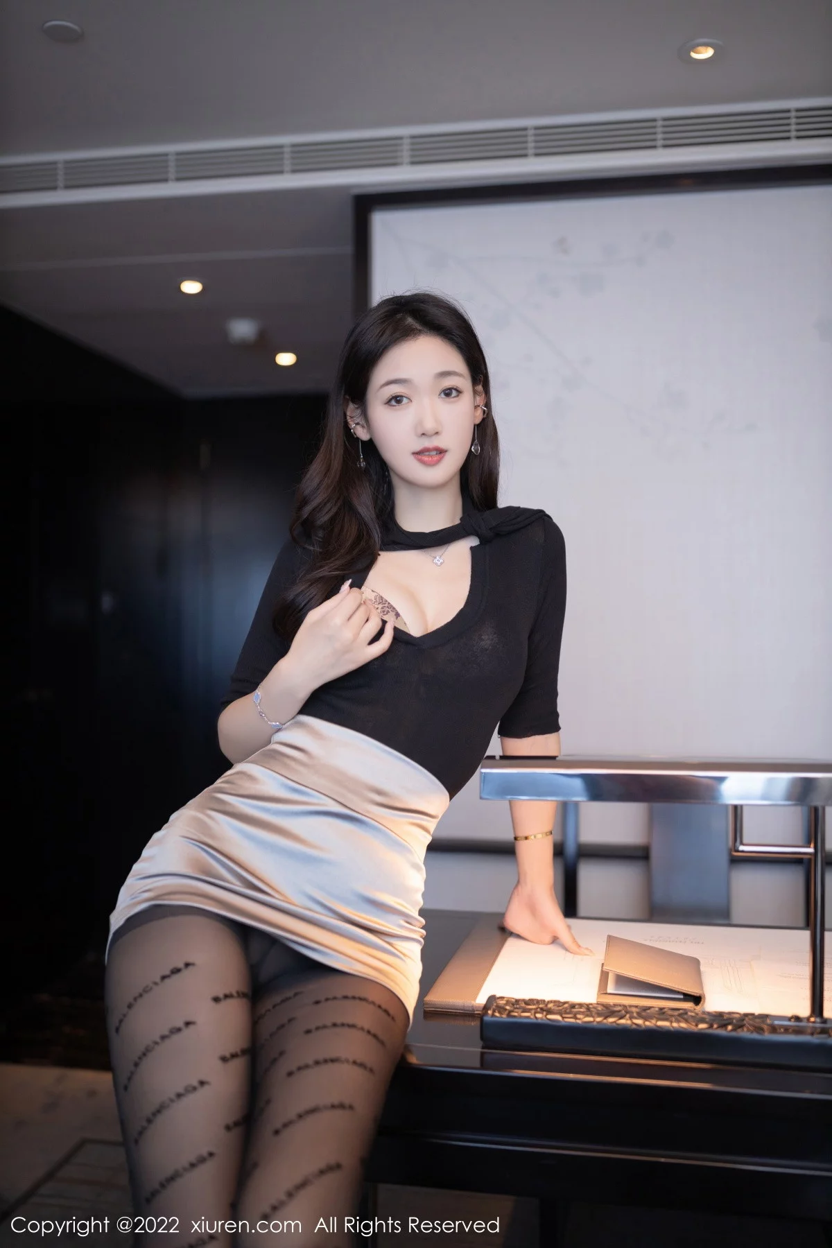 [[XiuRen秀人网]秀人网]No.5887_模特唐安琪秘书角色黑色收身衣配银色短裙秀曼妙身姿诱惑写真78P