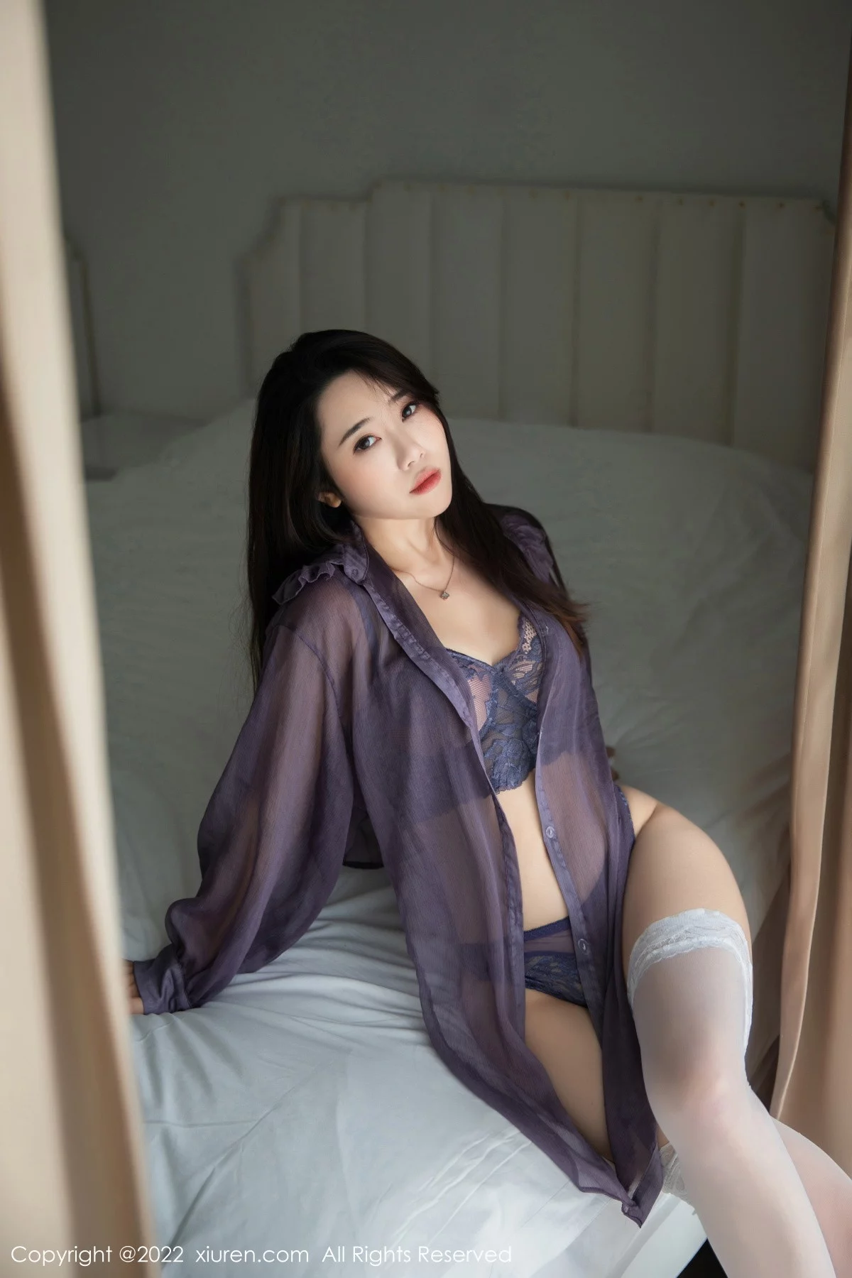 [[XiuRen秀人网]秀人网]No.5884_模特严利娅Yuliya性感暗紫色薄纱情趣内衣配白色蕾丝袜诱惑写真54P