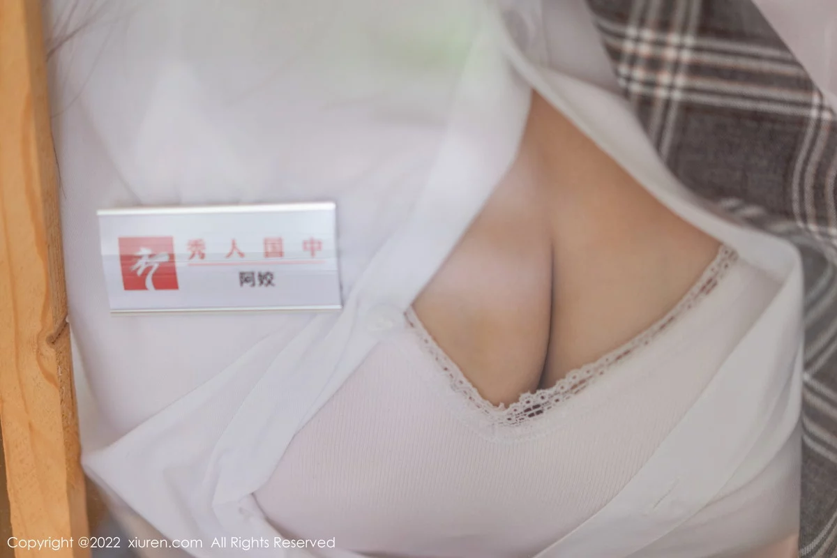 [[XiuRen秀人网]秀人网]No.5970_模特Laura阿姣性感学妹短裙制服露白色内衣秀曼妙身姿迷人写真99P