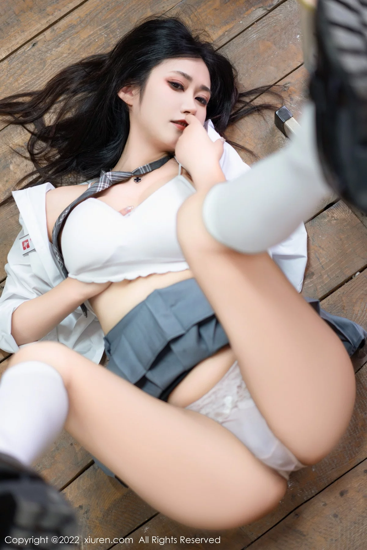 [[XiuRen秀人网]秀人网]No.5970_模特Laura阿姣性感学妹短裙制服露白色内衣秀曼妙身姿迷人写真99P