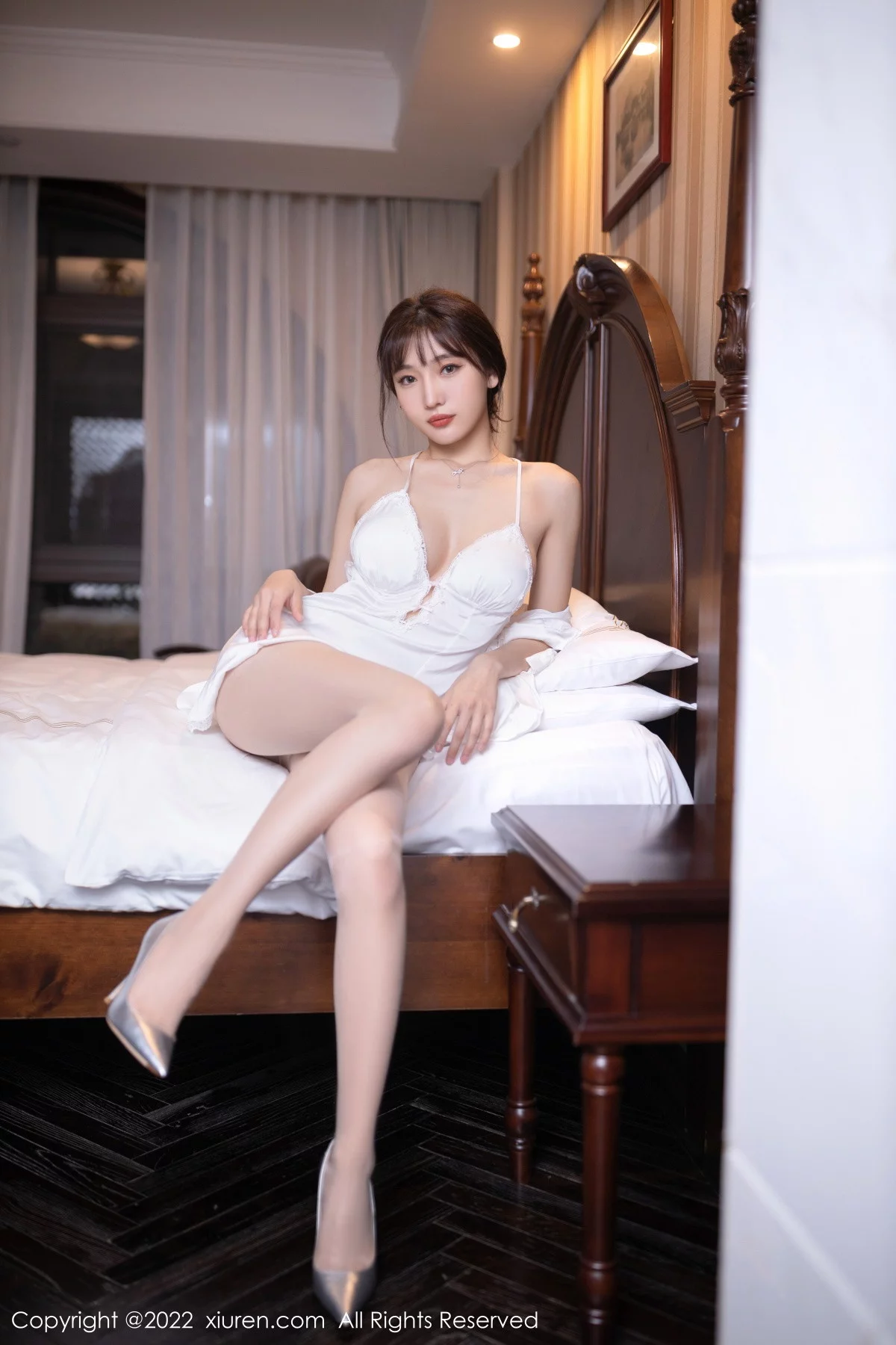 [[XiuRen秀人网]秀人网]No.5973_模特陆萱萱北京旅拍性感白色睡裙配超薄无内肉丝极致诱惑写真82P