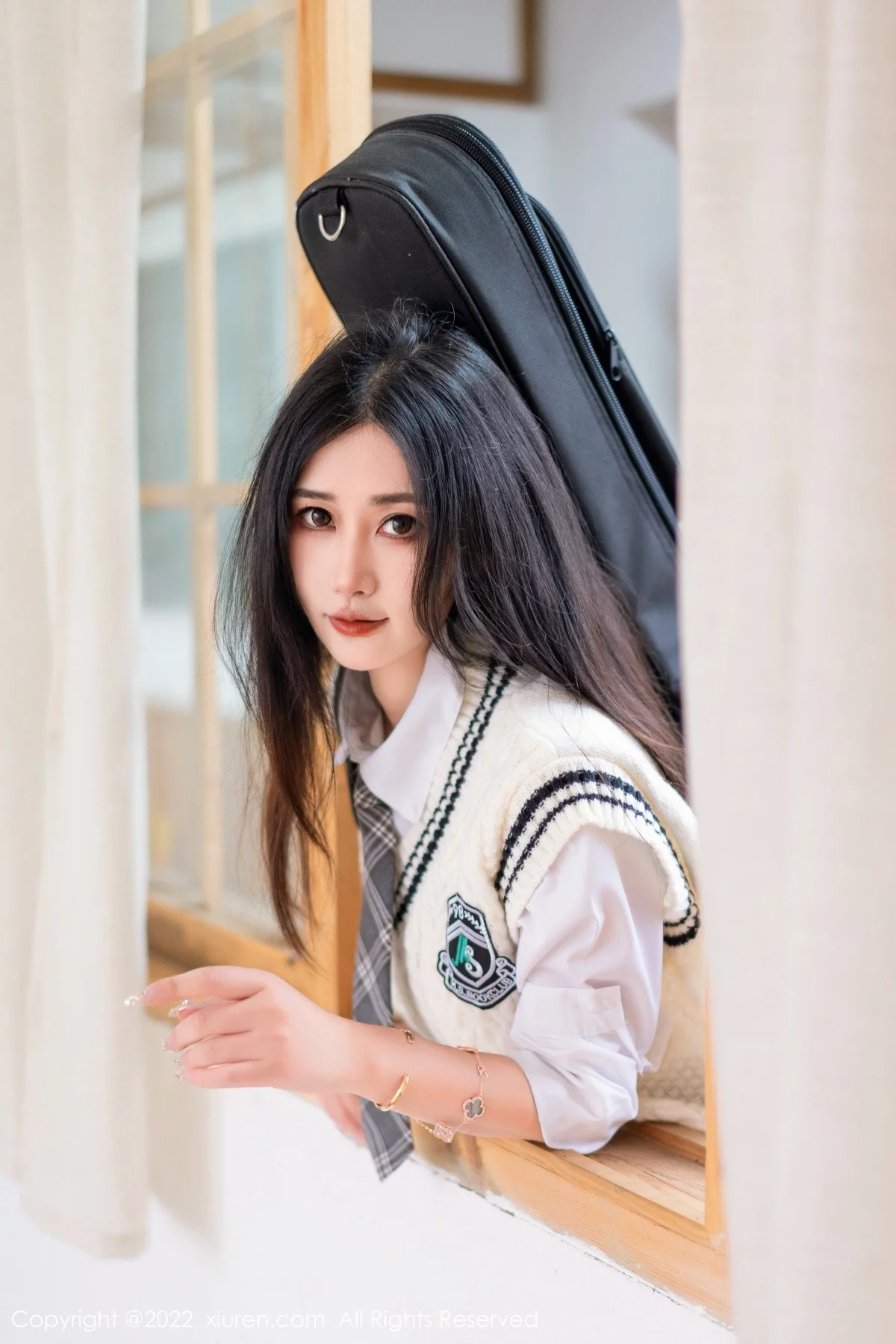 [[XiuRen秀人网]秀人网]No.5970_模特Laura阿姣性感学妹短裙制服露白色内衣秀曼妙身姿迷人写真99P