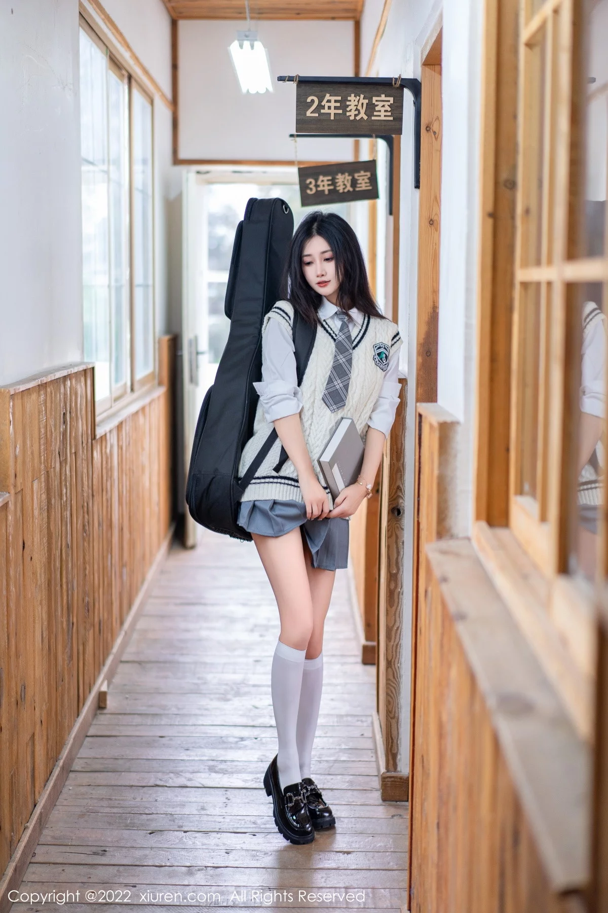 [[XiuRen秀人网]秀人网]No.5970_模特Laura阿姣性感学妹短裙制服露白色内衣秀曼妙身姿迷人写真99P
