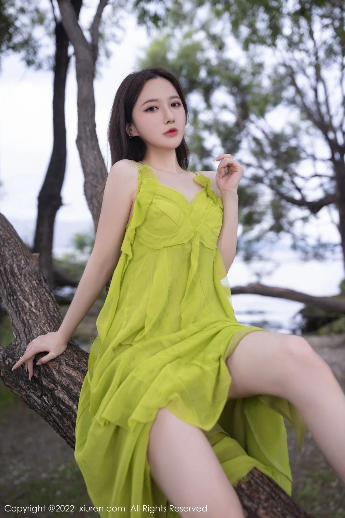 [[XiuRen秀人网]秀人网]No.5979_模特鱼子酱Fish四季拍摄主题性感吊裙系列秀完美身材诱惑写真73P
