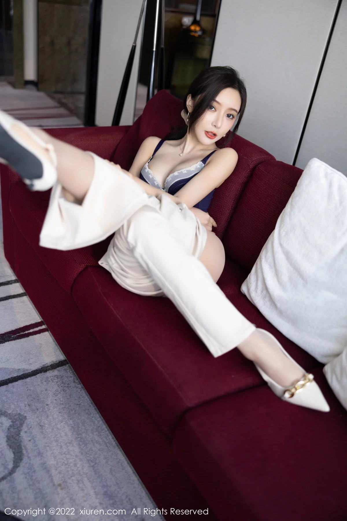 [[XiuRen秀人网]秀人网]No.5978_女神王馨瑶yanni私房半脱露性感蓝色内衣配超薄无内肉丝诱惑写真81P