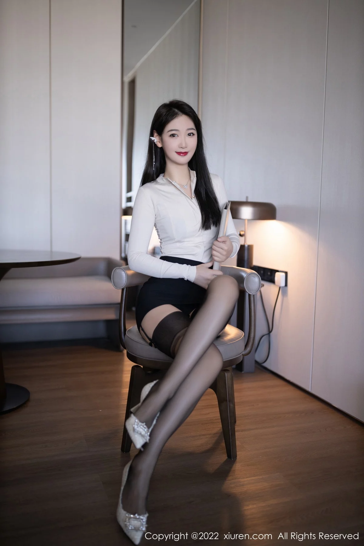 [[XiuRen秀人网]秀人网]No.5986_模特唐安琪白色上衣配黑短裙半脱露薄纱内衣黑丝吊袜诱惑写真79P