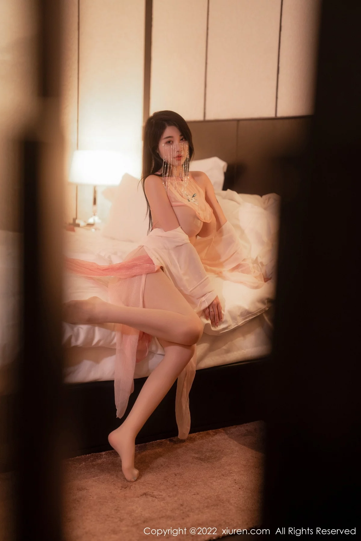 [[XiuRen秀人网]秀人网]No.5994_模特美七Mia西双版纳旅拍性感粉色布兜秀惹火身材极致诱惑写真66P