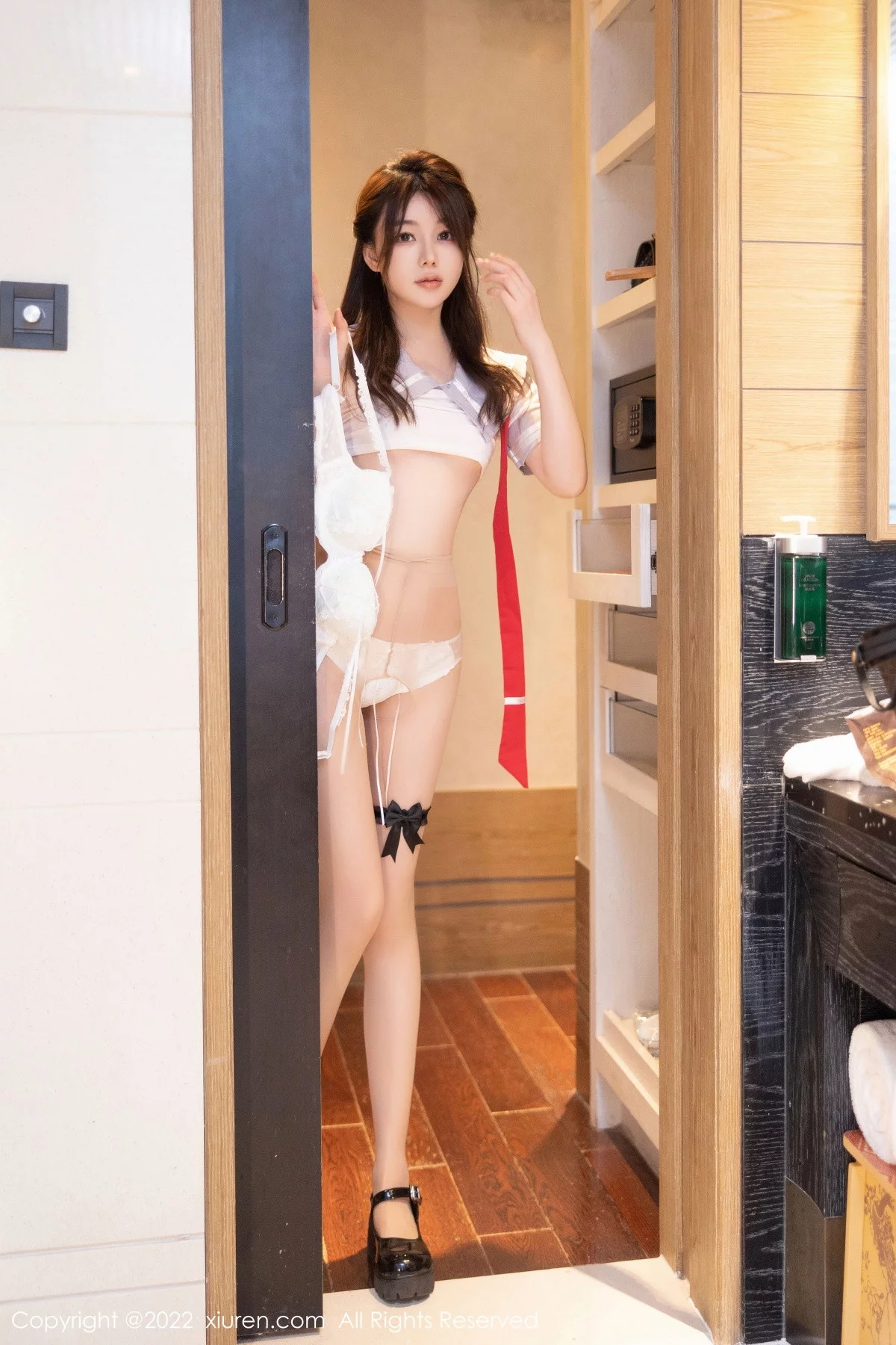 [[XiuRen秀人网]秀人网]No.5996_模特婠婠么私房脱性感制服露白色内衣配超薄肉丝迷人诱惑写真77P
