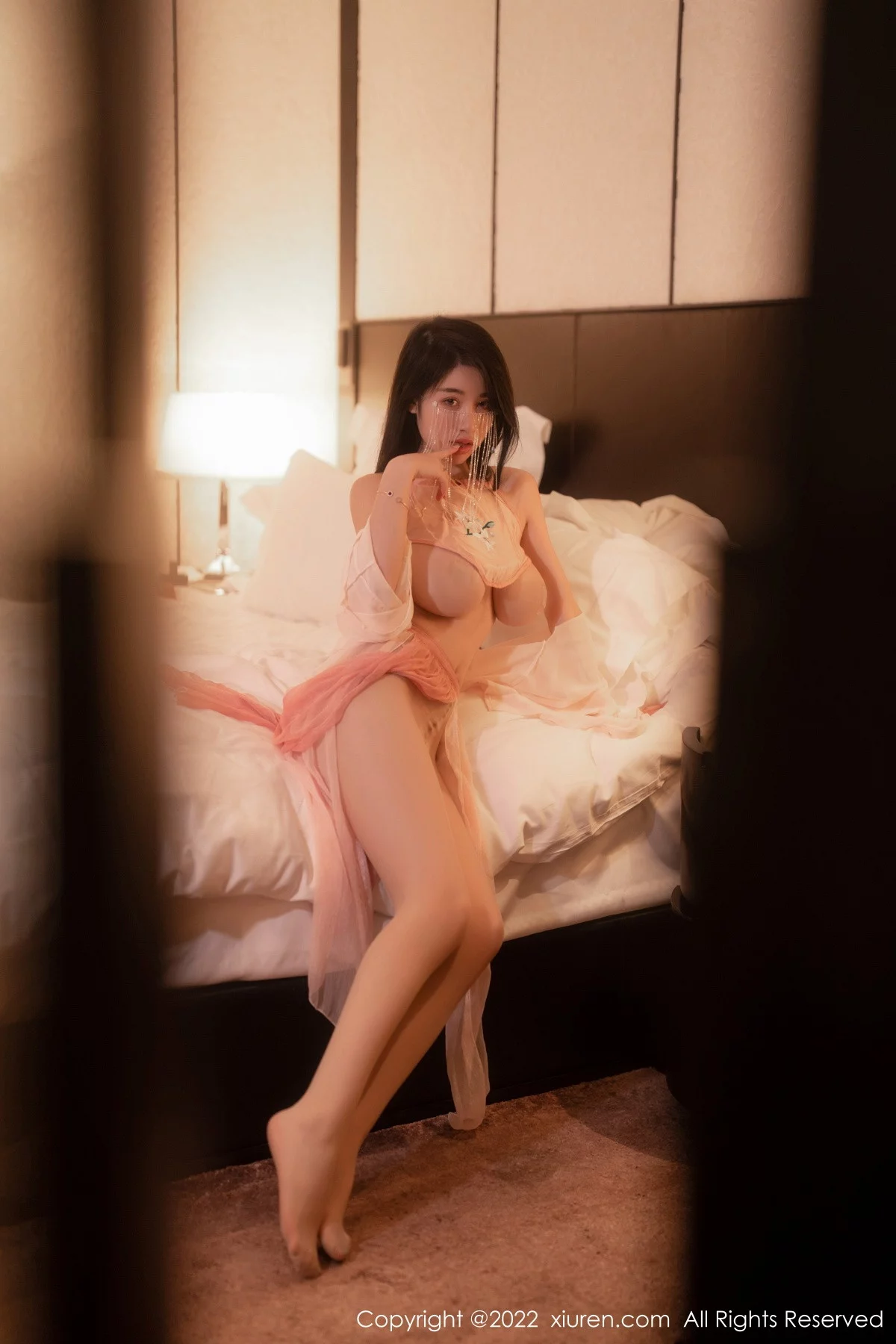 [[XiuRen秀人网]秀人网]No.5994_模特美七Mia西双版纳旅拍性感粉色布兜秀惹火身材极致诱惑写真66P