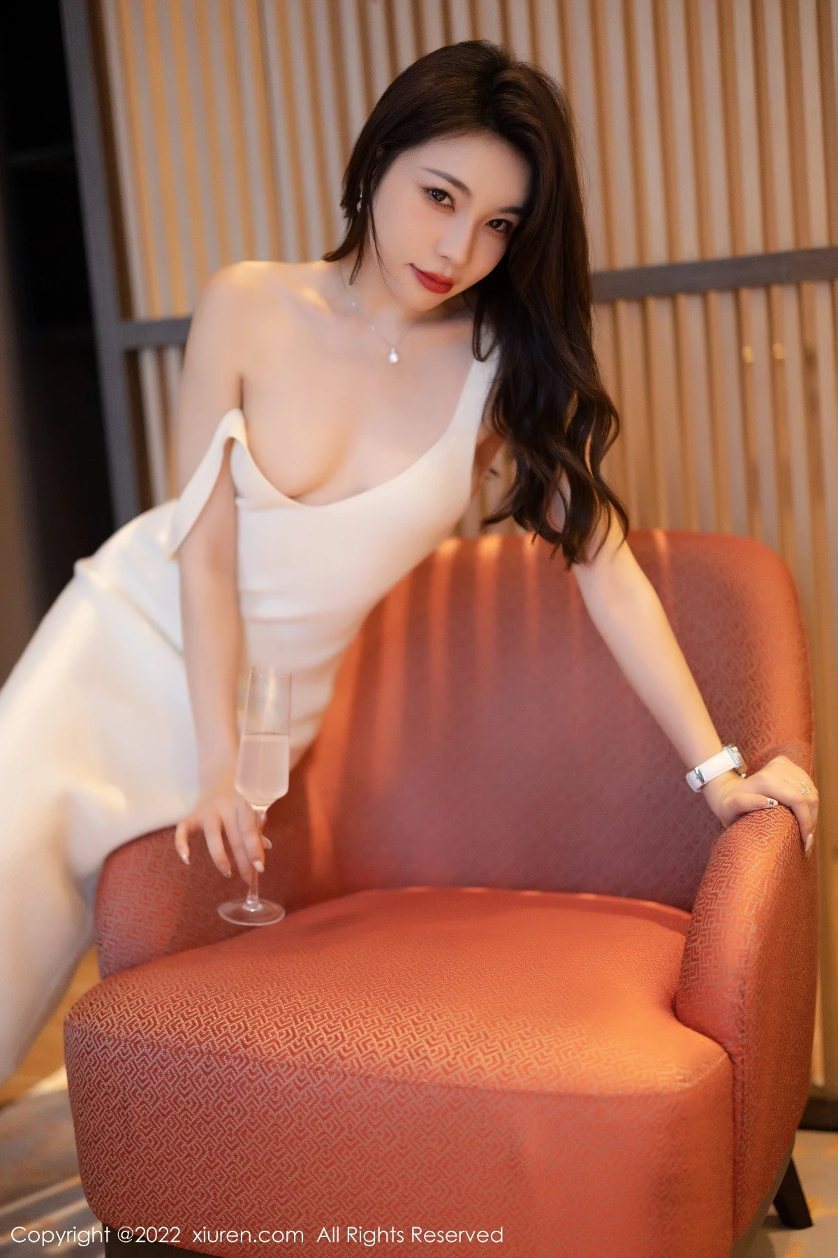 [[XiuRen秀人网]秀人网]No.6010_女神徐莉芝Booty脱性感白色套装露超薄无内肉丝秀翘臀诱惑写真82P