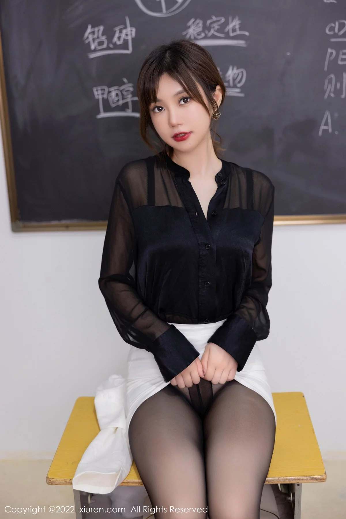 [[XiuRen秀人网]秀人网]No.6008_女神绮里嘉ula教室角色扮演半脱白色制服露蕾丝边内衣诱惑写真87P