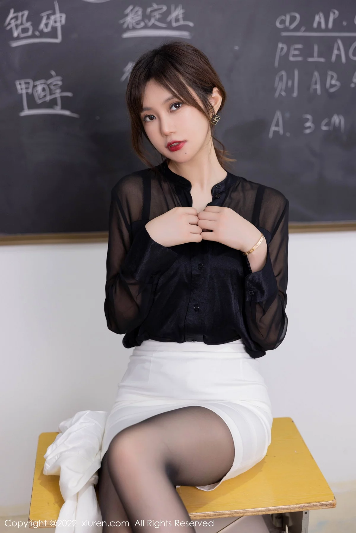 [[XiuRen秀人网]秀人网]No.6008_女神绮里嘉ula教室角色扮演半脱白色制服露蕾丝边内衣诱惑写真87P