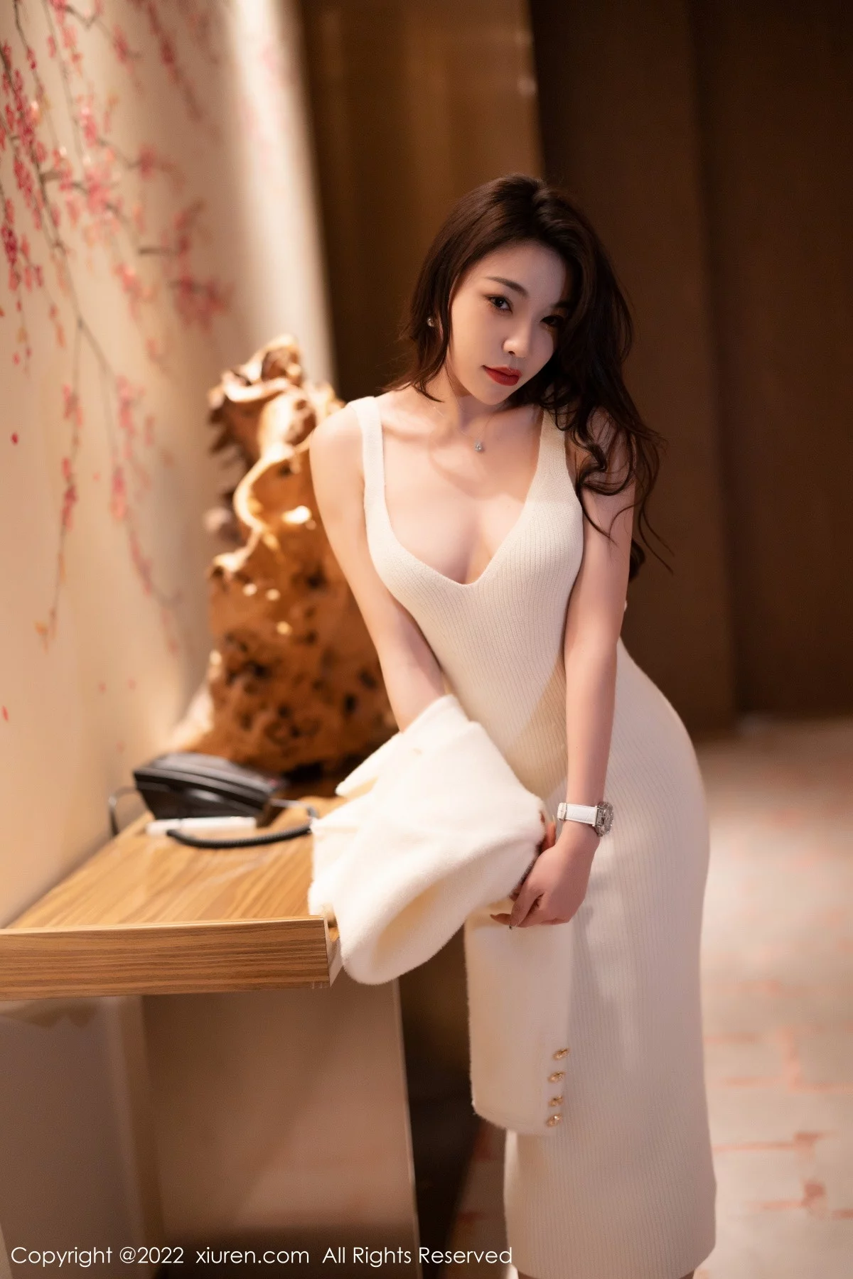 [[XiuRen秀人网]秀人网]No.6010_女神徐莉芝Booty脱性感白色套装露超薄无内肉丝秀翘臀诱惑写真82P