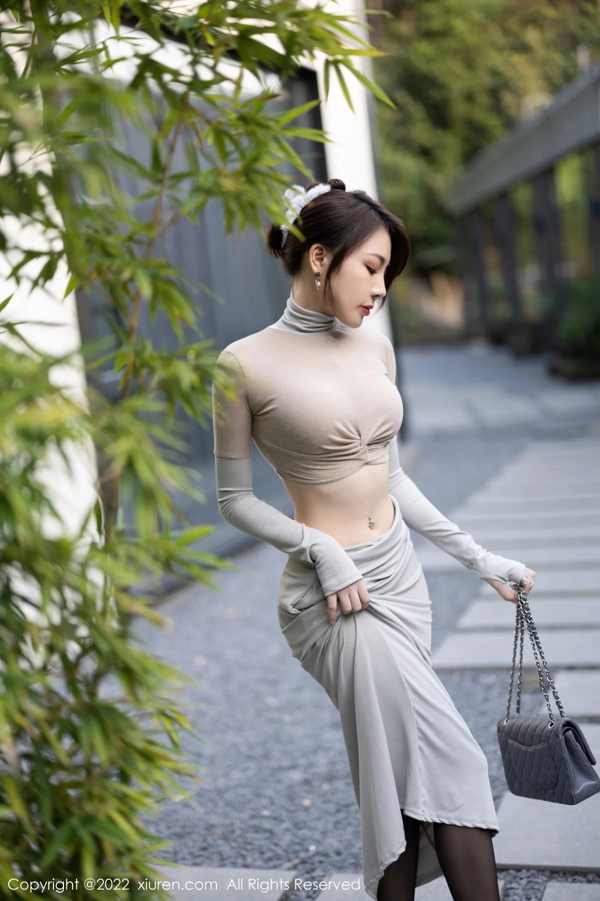 [[XiuRen秀人网]秀人网]No.5895_女神徐莉芝Booty性感浅色上衣配长裙露超薄黑丝迷人诱惑写真91P