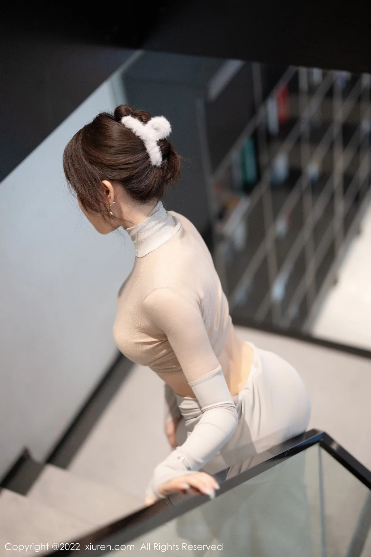 [[XiuRen秀人网]秀人网]No.5895_女神徐莉芝Booty性感浅色上衣配长裙露超薄黑丝迷人诱惑写真91P