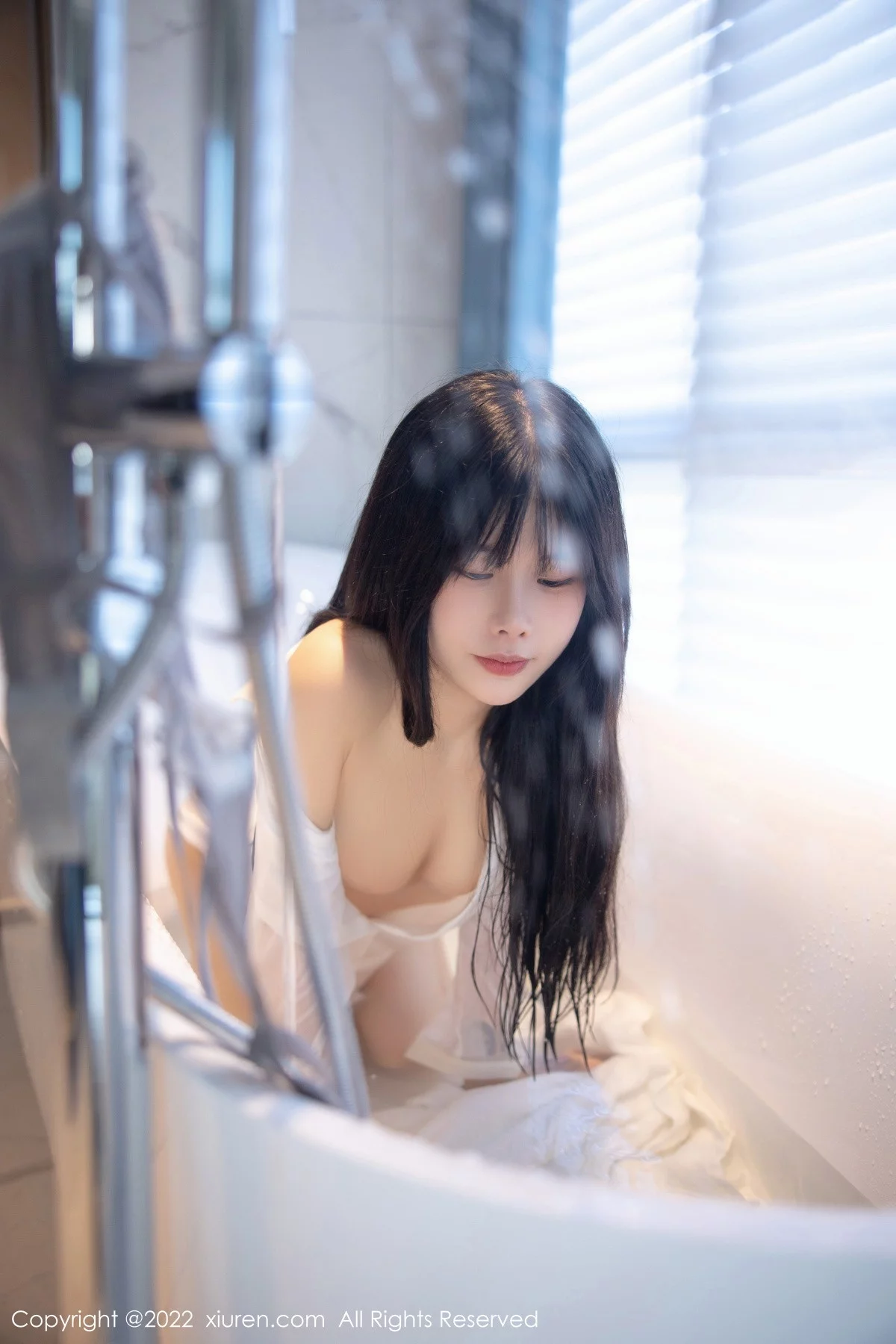 [[XiuRen秀人网]秀人网]No.5909_模特77qiqi私房浴室脱性感白T露浅蓝色蕾丝内衣迷人诱惑写真85P