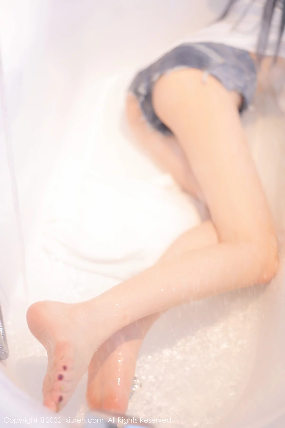 [[XiuRen秀人网]秀人网]No.5909_模特77qiqi私房浴室脱性感白T露浅蓝色蕾丝内衣迷人诱惑写真85P