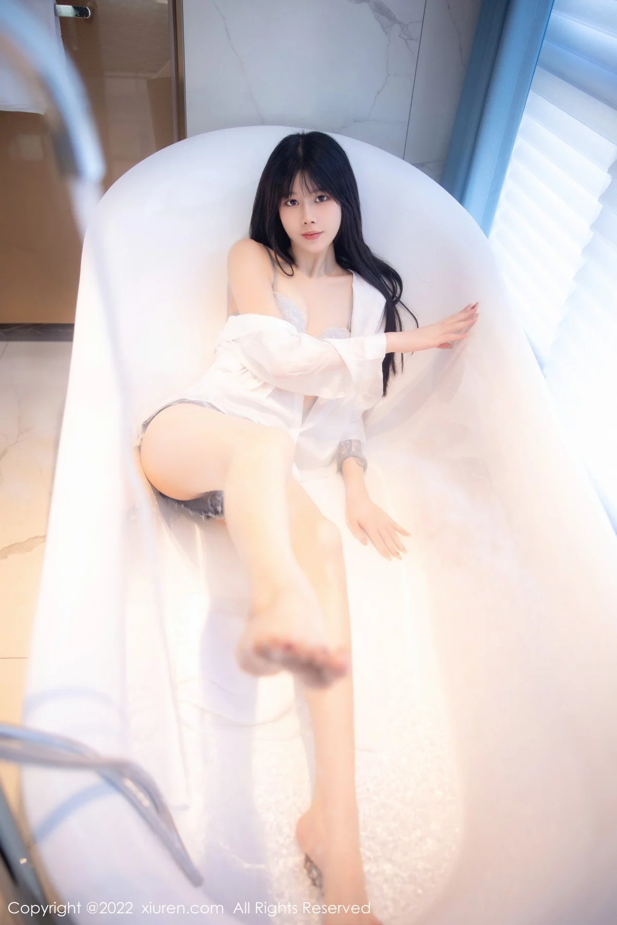 [[XiuRen秀人网]秀人网]No.5909_模特77qiqi私房浴室脱性感白T露浅蓝色蕾丝内衣迷人诱惑写真85P