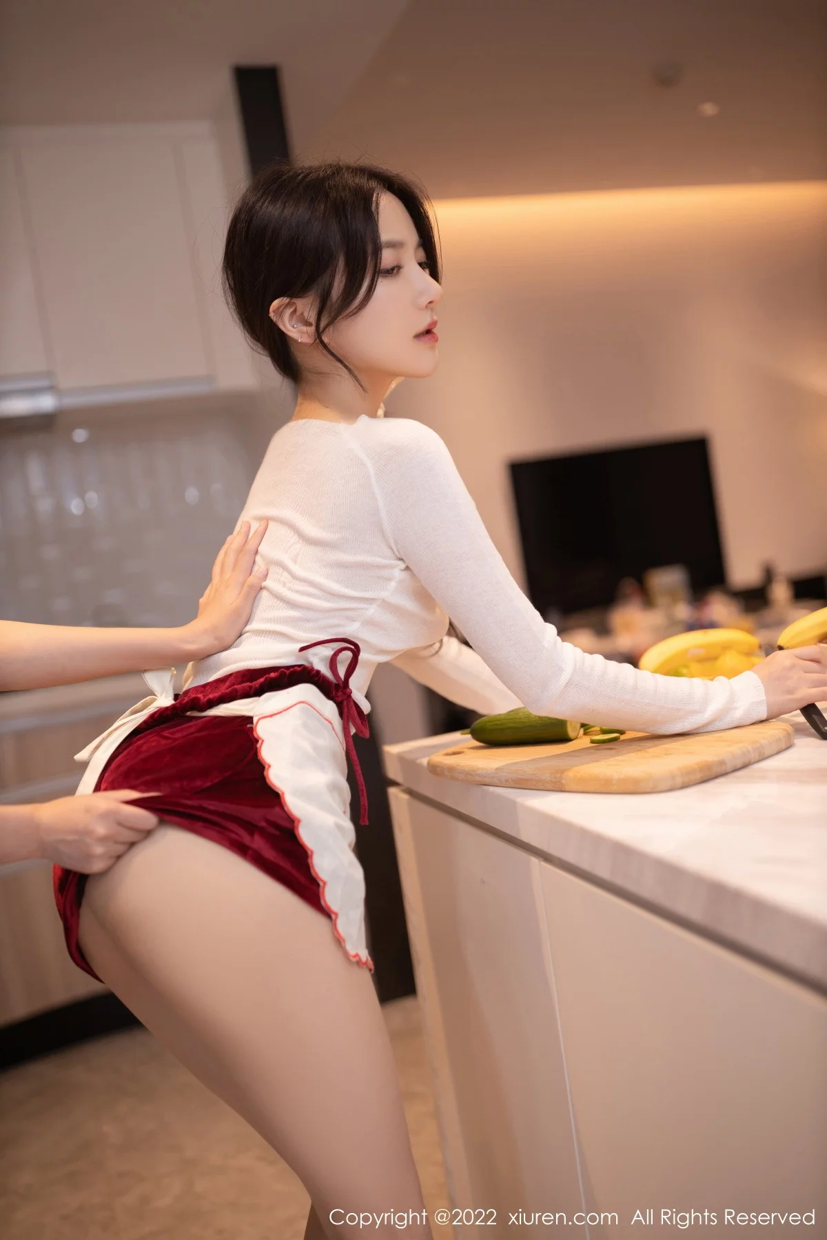 [[XiuRen秀人网]秀人网]No.5913_模特鱼子酱Fish白色轻透上衣配性感红短裙露蕾丝内衣诱惑写真80P