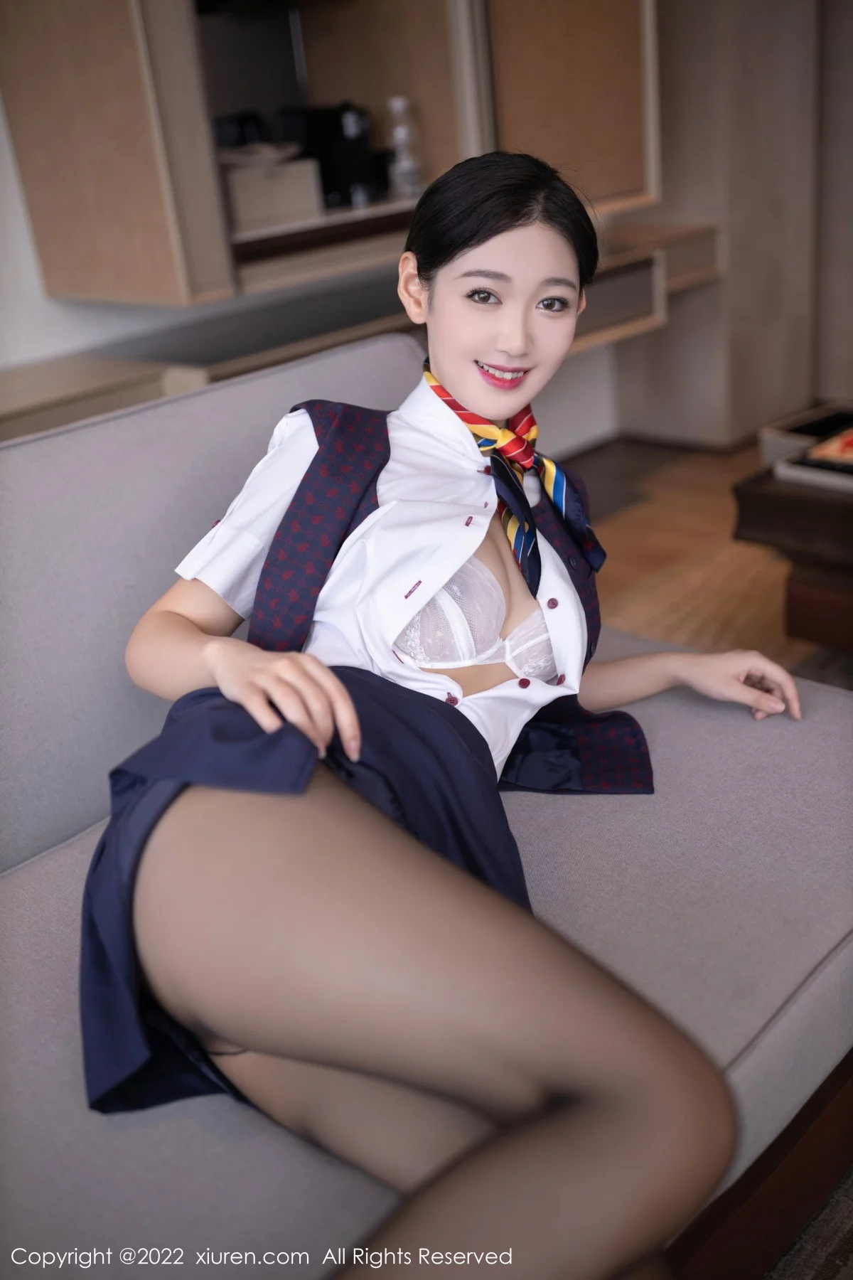 [[XiuRen秀人网]秀人网]No.5922_模特唐安琪北京旅拍国航空姐角色半脱制服露蕾丝内衣诱惑写真79P