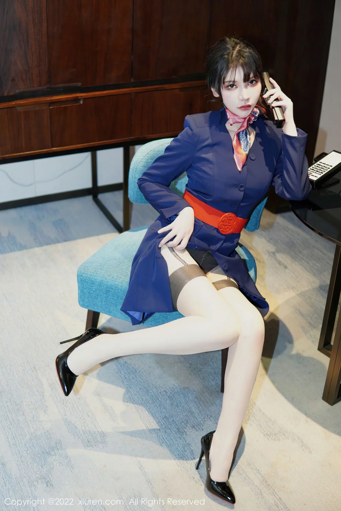[[XiuRen秀人网]秀人网]No.6048_模特桃桃子_脱深蓝空姐制服露红色蕾丝内衣秀曼妙身姿诱惑写真82P