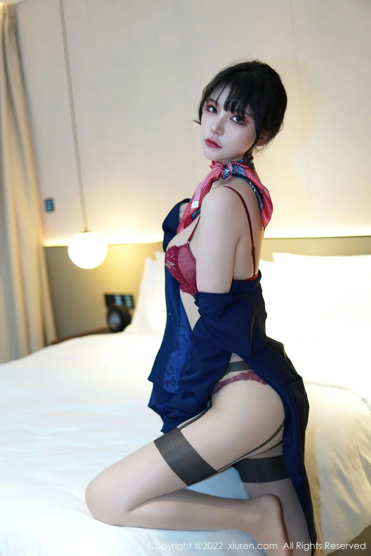 [[XiuRen秀人网]秀人网]No.6048_模特桃桃子_脱深蓝空姐制服露红色蕾丝内衣秀曼妙身姿诱惑写真82P