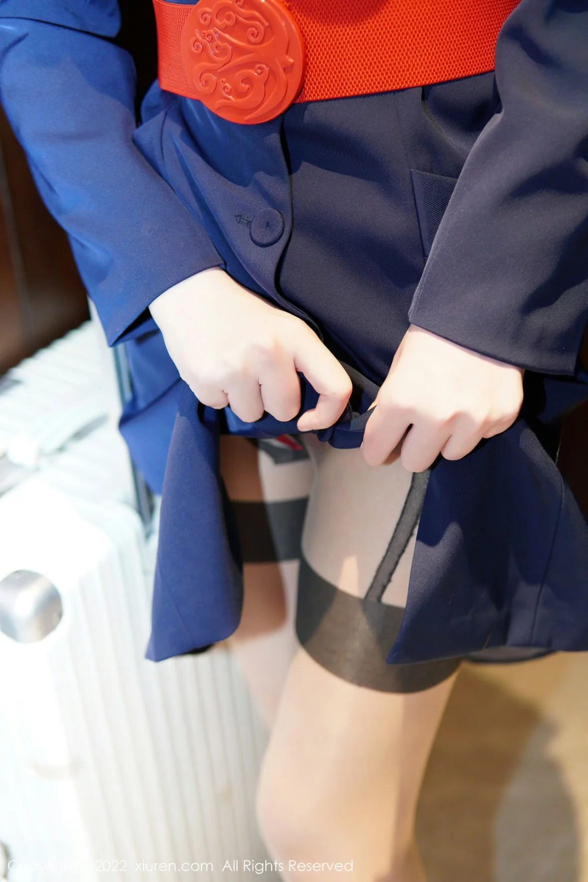 [[XiuRen秀人网]秀人网]No.6048_模特桃桃子_脱深蓝空姐制服露红色蕾丝内衣秀曼妙身姿诱惑写真82P