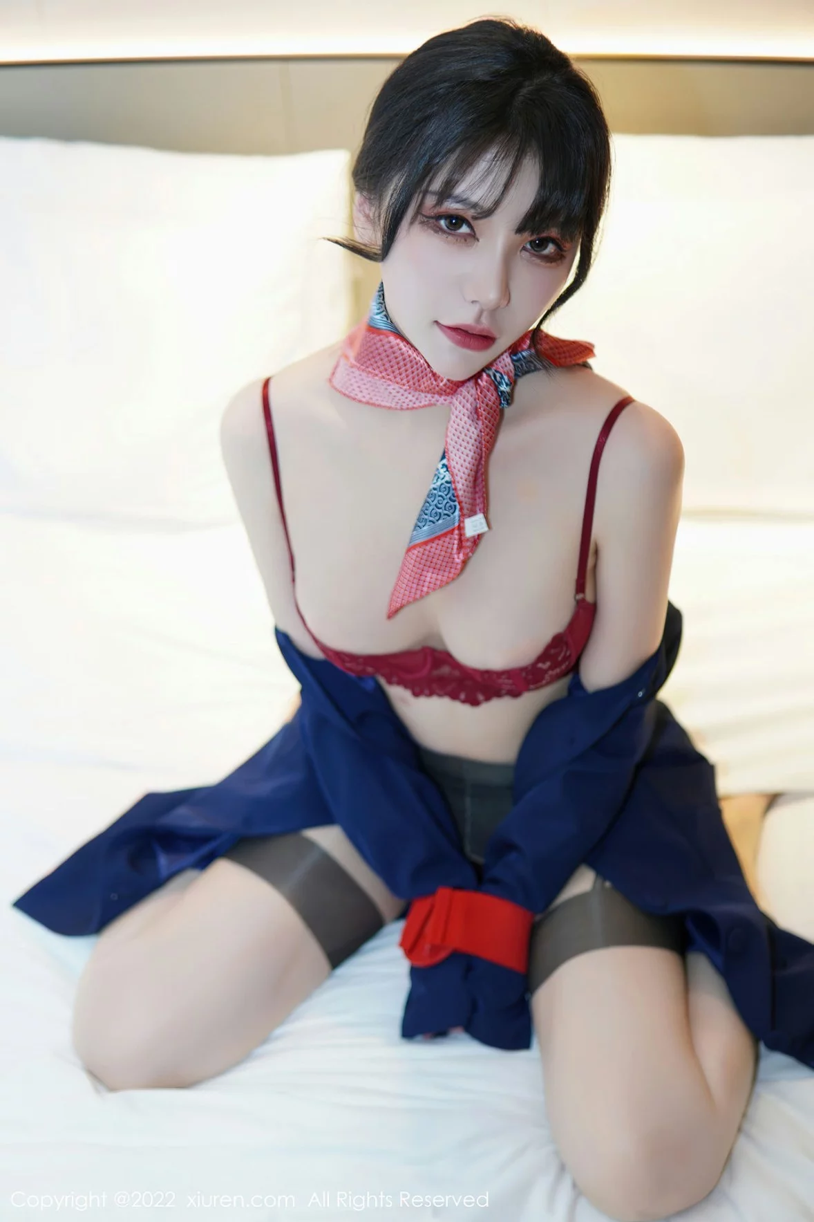 [[XiuRen秀人网]秀人网]No.6048_模特桃桃子_脱深蓝空姐制服露红色蕾丝内衣秀曼妙身姿诱惑写真82P