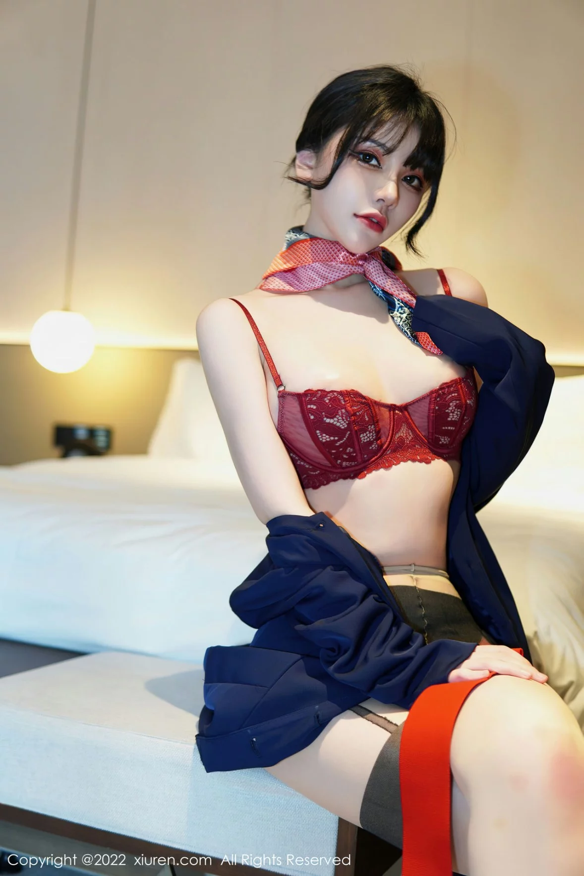 [[XiuRen秀人网]秀人网]No.6048_模特桃桃子_脱深蓝空姐制服露红色蕾丝内衣秀曼妙身姿诱惑写真82P