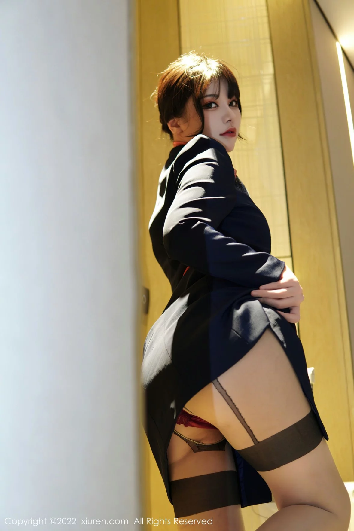 [[XiuRen秀人网]秀人网]No.6048_模特桃桃子_脱深蓝空姐制服露红色蕾丝内衣秀曼妙身姿诱惑写真82P