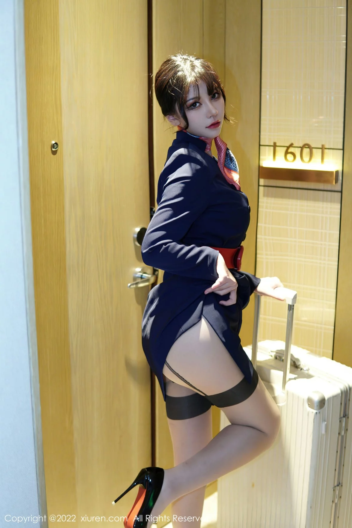 [[XiuRen秀人网]秀人网]No.6048_模特桃桃子_脱深蓝空姐制服露红色蕾丝内衣秀曼妙身姿诱惑写真82P