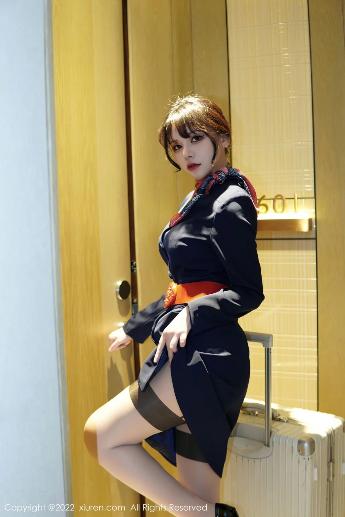 [[XiuRen秀人网]秀人网]No.6048_模特桃桃子_脱深蓝空姐制服露红色蕾丝内衣秀曼妙身姿诱惑写真82P