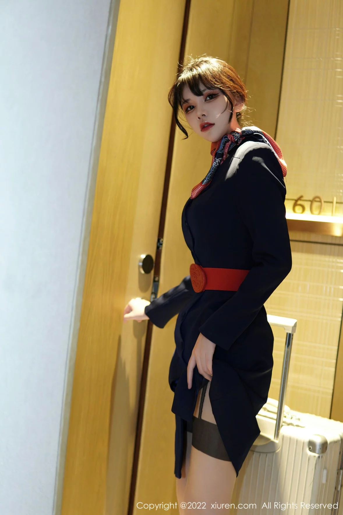 [[XiuRen秀人网]秀人网]No.6048_模特桃桃子_脱深蓝空姐制服露红色蕾丝内衣秀曼妙身姿诱惑写真82P
