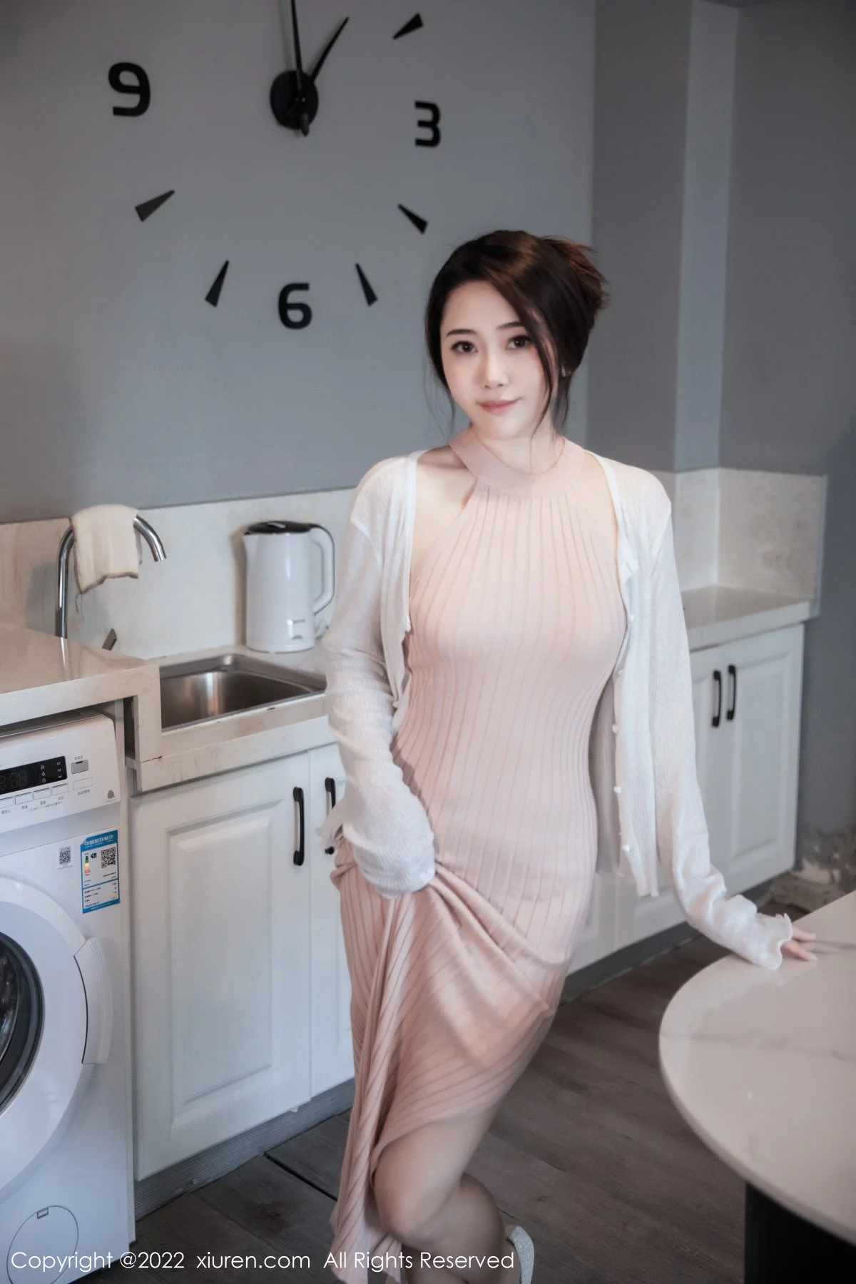 [[XiuRen秀人网]秀人网]No.6066_模特严利娅Yuliya性感粉色开叉连衣长裙秀白嫩美腿撩人诱惑写真55P