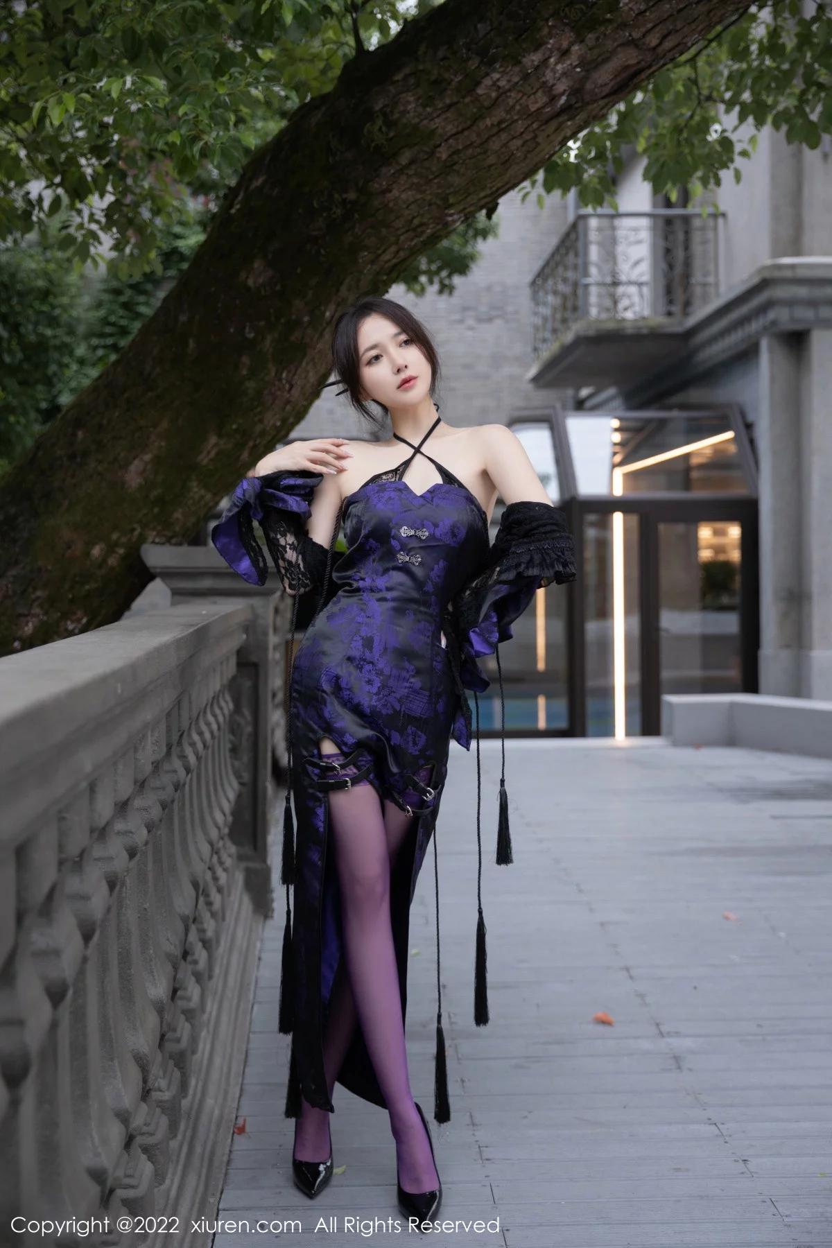 [[XiuRen秀人网]秀人网]No.6074_模特鱼子酱Fish独角戏主题性感露肩连衣裙配紫色丝袜诱惑写真79P